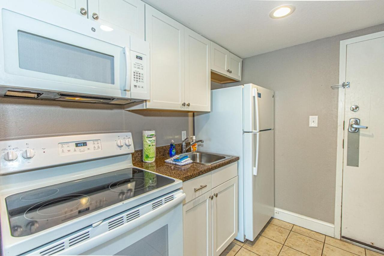 Ocean View King Suite With Modern Decor And Accents - Caravelle Resort 605 Sleeps 4 Guests Миртл-Бич Экстерьер фото