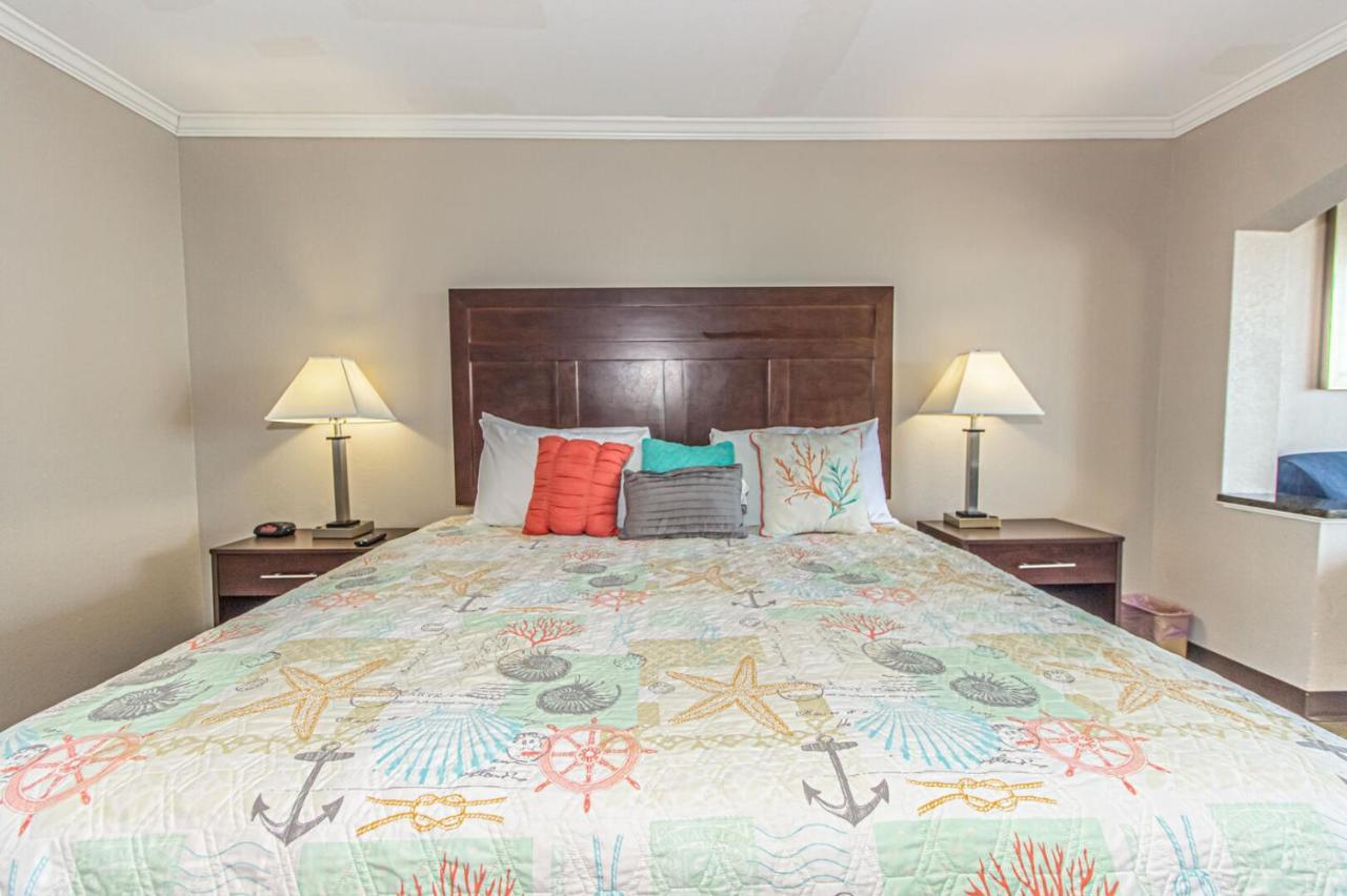 Ocean View King Suite With Modern Decor And Accents - Caravelle Resort 605 Sleeps 4 Guests Миртл-Бич Экстерьер фото